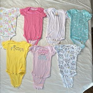 Onesie brand set of 7, size 6-9 month short sleeve bodysuits. GREAT CONDITION.